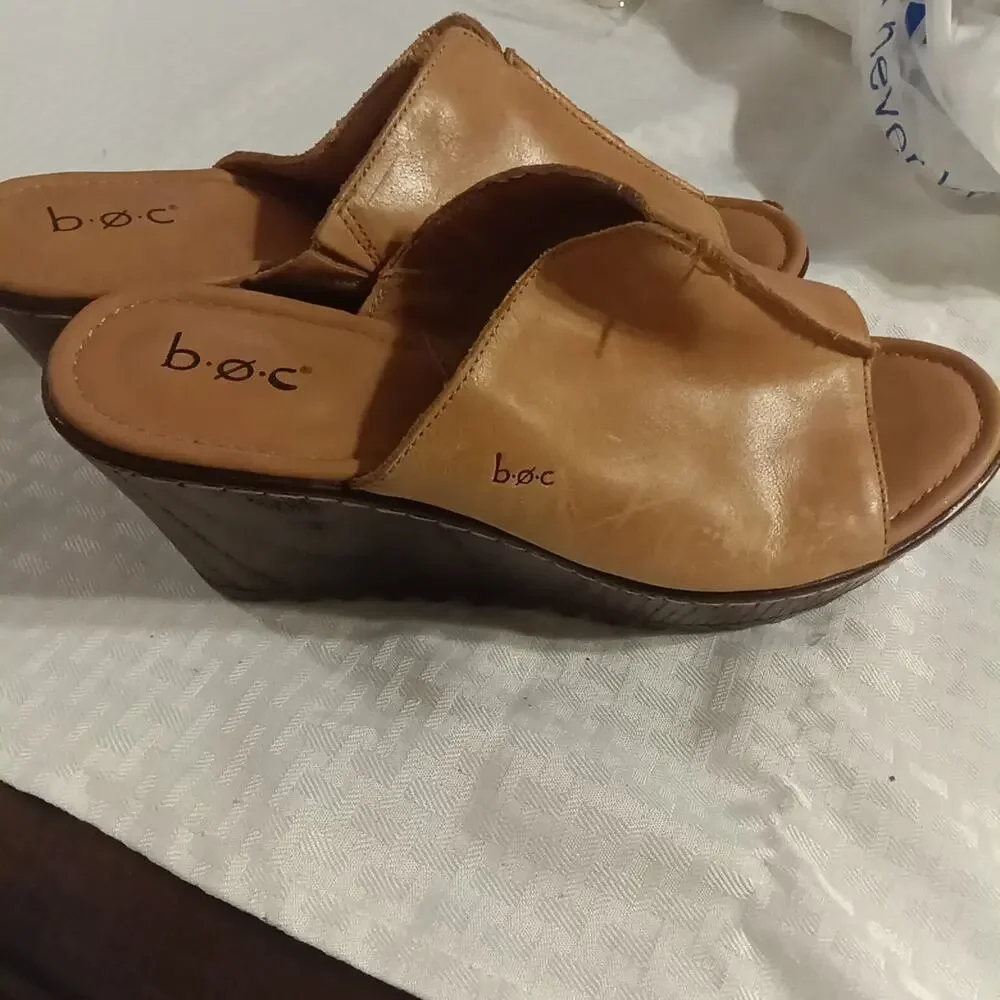 B.O.C. Women’s Wenaha Tan Slide On Leather Sandals Size 10M Clogs
